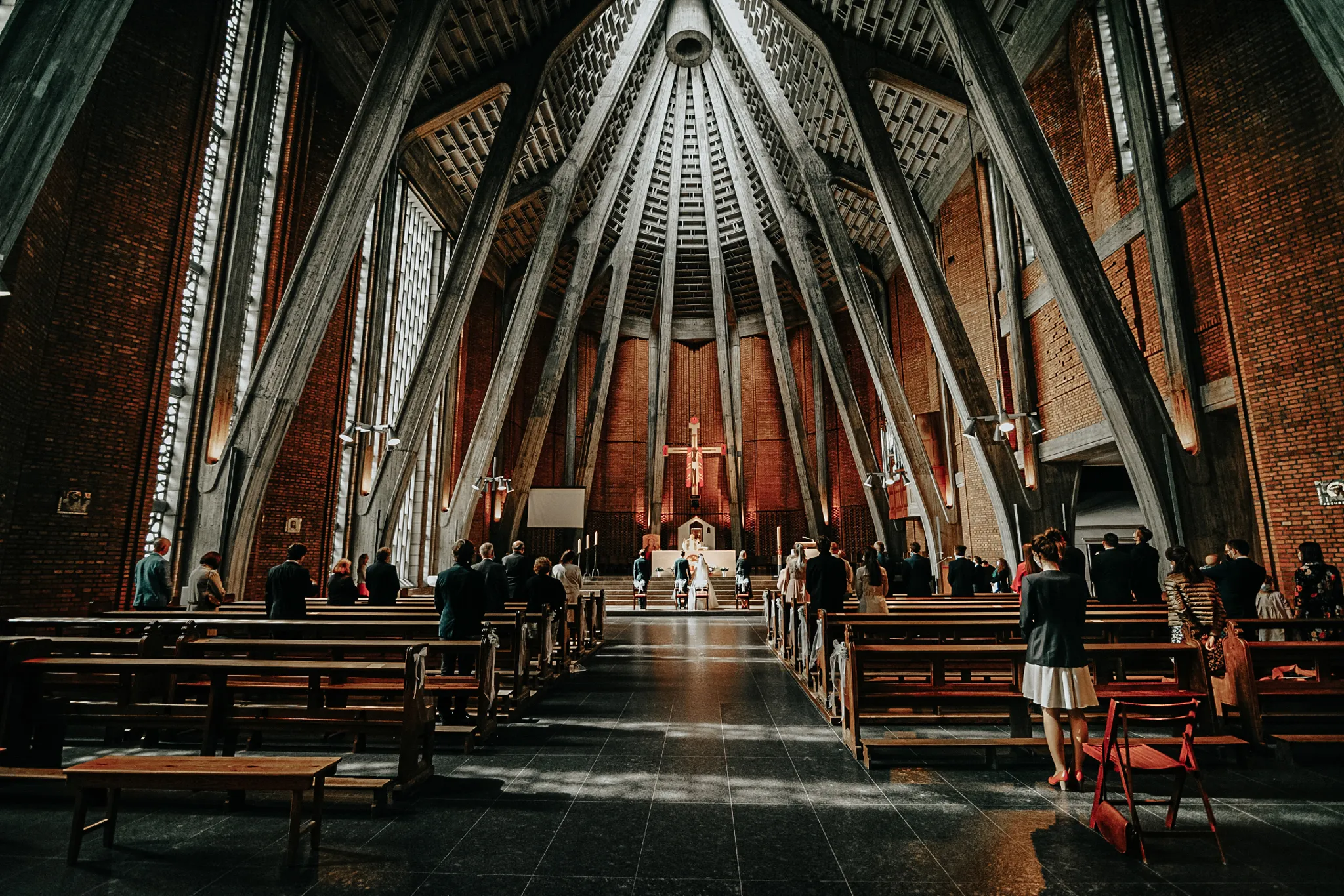 Przysięga małżeńska, autentyczne emocje uchwycone przez fotografa hybrydowego, ślub w warszawie